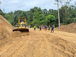 Sempat Tertutup Longsor, Akses Wisata Negeri di Atas Awan Lebak Dibuka Lagi