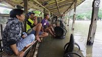 Banjir Genangi Ciledug Saat Curah Hujan Diprediksi Masih Tinggi