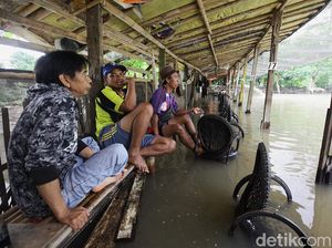 Banjir Genangi Ciledug Saat Curah Hujan Diprediksi Masih Tinggi
