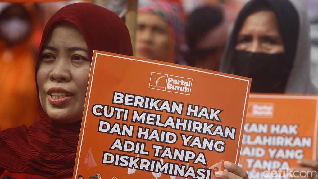 Buruh Gelar Aksi Peringati Hari Perempuan Internasional di Patung Kuda Buruh Gelar Aksi Peringati Hari Perempuan Internasional di Patung Kuda