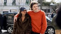 Adu Gaya Cruz & Romeo Beckham Bareng Pacar, Nonton Show Victoria Beckham