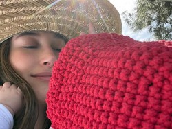 Hailey Beiber Unggah Foto Terbaru Sang Anak, Bikin Gemas