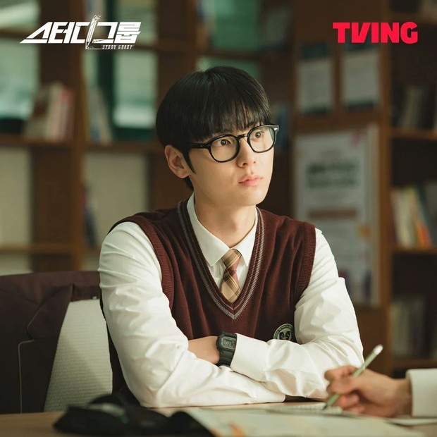 Hwang Min Hyun di Drama Study Group / Foto : x.com/tvingdotcom