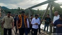 Tinjau Jembatan Ambruk di Nias Barat, Gubsu Bobby Janji Bangun Tahun Ini