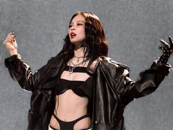 Gaya Jennie BLACKPINK Manggung Tuai Perdebatan, Dianggap Terlalu Seksi