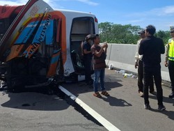 Terungkap Penyebab Bus Rosalia Indah Terguling di Tol Batang-Semarang