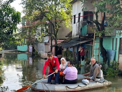 Kemensos Salurkan Bantuan untuk Korban Banjir di Dayeuhkolot