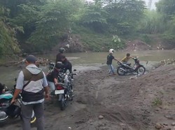 Hindari Kejaran Polisi, 5 Pebalap Liar di Mojokerto Nyemplung Sungai