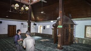 Penampakan Masjid Tertua di Pekalongan, Punya Al-Quran Raksasa