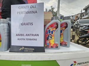 Pertamina Ganti Oli Gratis buat Motor Korban Banjir di Bekasi hingga Cisarua Pertamina Ganti Oli Gratis buat Motor Korban Banjir di Bekasi hingga Cisarua
