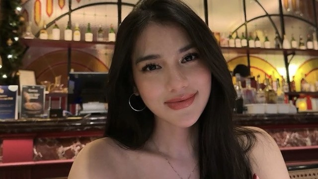Kabar Terkini Artis dari InsertLive : Davina Karamoy Bongkar Sifat Asli Arya Saloka saat Lakukan Adegan Mesra & Kontak Fisik