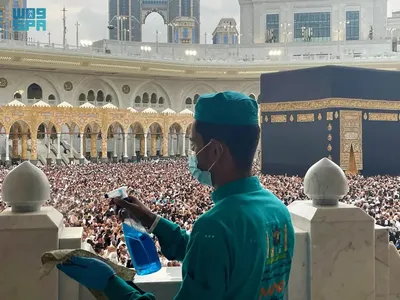 Mereka yang Tanpa Lelah Layani Tamu Allah