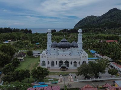 Potret Masjid Rahmatullah Lampuuk yang Masih Kokoh Saat Tsunami Aceh