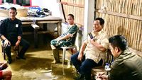 Momen Prabowo Cek Banjir Bekasi hingga Buka Puasa di Rumah Warga