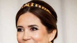 Foto Ratu Mary Pakai Tiara Langka, Tak Pernah Terlihat Selama 140 Tahun