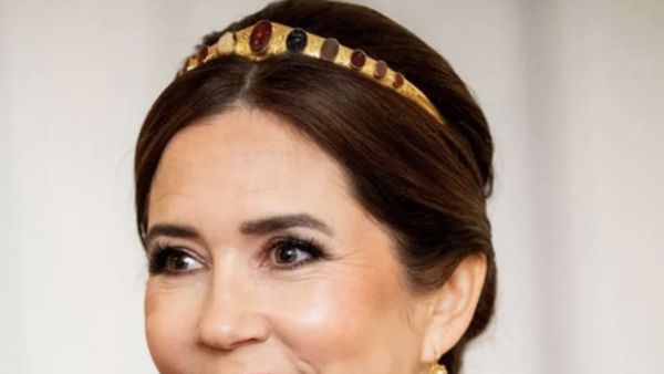 Foto Ratu Mary Pakai Tiara Langka, Tak Pernah Terlihat Selama 140 Tahun