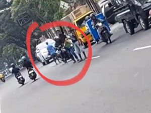 Satpol PP Kota Malang Amankan Pria Minta Uang Modus Sumbangan Kematian Satpol PP Kota Malang Amankan Pria Minta Uang Modus Sumbangan Kematian