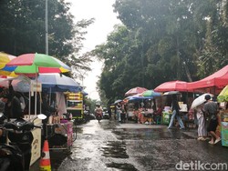 Efek Hujan bagi Pedagang Takjil di Pusdai Bandung
