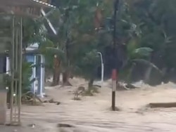 Tanggul Kali Tuntang di Grobogan Jebol, 15 KK Diungsikan