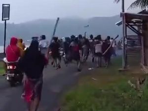 Viral Konvoi Motor Brong di Rawa Jombor Dibubarkan Emak-emak Bawa Pentungan Viral Konvoi Motor Brong di Rawa Jombor Dibubarkan Emak-emak Bawa Pentungan