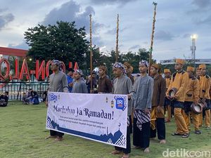 Tradisi Nyumet Mercon di Masjid Agung Semarang, Ternyata Dulunya Bom Udara Tradisi Nyumet Mercon di Masjid Agung Semarang, Ternyata Dulunya Bom Udara