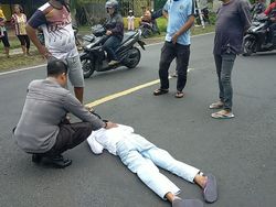 Terungkap Identitas Perempuan Tiduran di Tengah Jalan Kota Blitar