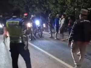 Viral Pemuda di Sidrap Konvoi Bawa Sajam Buntut Kasus Pria Tewas Usai Duel Viral Pemuda di Sidrap Konvoi Bawa Sajam Buntut Kasus Pria Tewas Usai Duel