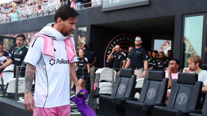 FORT LAUDERDALE, FLORIDA - MARCH 09: Lionel Messi #10 of Inter Miami CF looks on prior to the MLS match between Inter Miami CF and Charlotte FC at Chase Stadium on March 09, 2025 in Fort Lauderdale, Florida. (Photo by Megan Briggs/Getty Images)