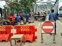 Sempat Bisa Dilintasi, Polisi Kembali Tutup Akses Jembatan Cidadap