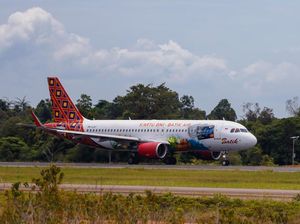 Video Detik-detik Batik Air Nyaris Tergelincir Saat Mendarat di Soetta Video Detik-detik Batik Air Nyaris Tergelincir Saat Mendarat di Soetta