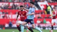 Gol Bruno Fernandes dibalas Declan Rice. Skor imbang membuat Arsenal diledek habis. (Foto: Alex Livesey - Danehouse/Getty Images)
