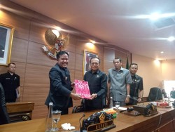 Sedana Arta Beberkan Capaian APBD 2024 dalam Rapat DPRD Bangli