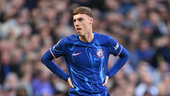 cole palmer chelsea chelsea vs leicester city liga inggris premier league LONDON, ENGLAND - MARCH 09: Cole Palmer of Chelsea looks on during the Premier League match between Chelsea FC and Leicester City FC at Stamford Bridge on March 09, 2025 in London, England. (Photo by Mike Hewitt/Getty Images)