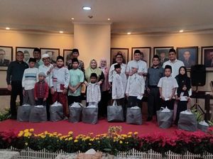 DPRD Kota Surabaya Salurkan Santunan & Buka Bersama 99 Anak Yatim Piatu