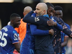 Chelsea Mau Rekrut Winger, Tepis Rumor Maignan