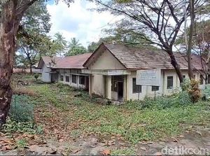 Cerita Iwan Bertahan di Bangunan Bekas Pansos Palembang, Listrik-Air Diputus