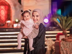Zaskia Sungkar Jahit Sendiri Baju Lebaran untuk Humaira Zaskia Sungkar Jahit Sendiri Baju Lebaran untuk Humaira