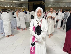 Inul Daratista Jalani Nazar Umrah Usai Sembuh dari Infeksi Clostridium Difficile