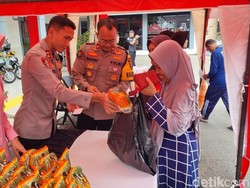 Polres Ponorogo Gelar Pasar Murah Ramadan, Warga Antusias Borong Sembako
