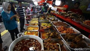 Potret Ramainya Pusat Kuliner Pasar Senen Saat Ramadan