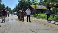 Warga Keluhkan Jalan Rusak di Gunungsitoli, Bobby Janji Perbaiki Tahun Ini