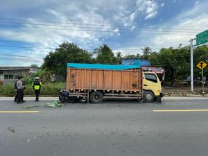 Tabrak Mobil Parkir di Jalan, Guru di Bangka Tengah Tewas Tabrak Mobil Parkir di Jalan, Guru di Bangka Tengah Tewas