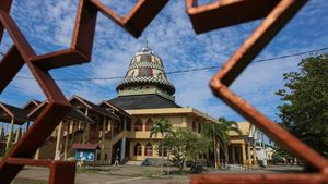 Melihat Masjid dengan Kubah Unik di Aceh