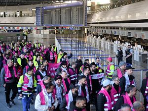 Protes Kenaikan Upah, Pekerja Bandara di Jerman Mogok Kerja