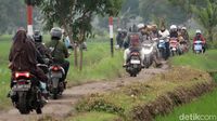 Banjir di Sapan Bandung, Pemotor Ramai-ramai Akses Jalan Persawahan