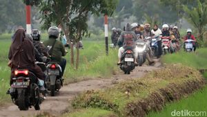 Banjir di Sapan Bandung, Pemotor Ramai-ramai Akses Jalan Persawahan