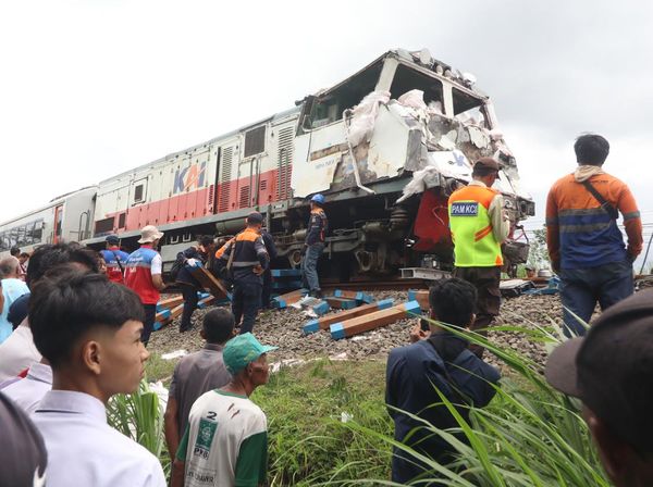 Kondisi KA Kertanegara Usai Tabrak Truk di Kediri