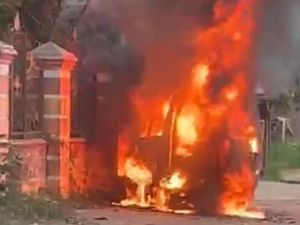 Pete-pete Bawa 5 Jeriken Isi BBM di Polman Terbakar Diduga Akibat Korsleting