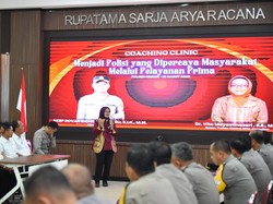Polres Gresik Poles Kualitas Personel Pelayanan Lewat Coaching Clinic