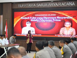 Polres Gresik Poles Kualitas Personel Pelayanan Lewat Coaching Clinic Polres Gresik Poles Kualitas Personel Pelayanan Lewat Coaching Clinic
